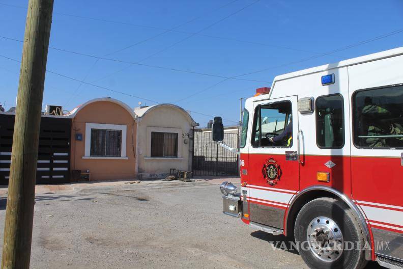 $!Un flamazo se generó al entrar en contacto el fuego con una botella que contenía thinner.