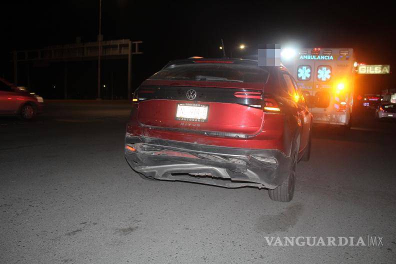 $!El Volkswagen Nivus sufrió daños menores en la parte trasera tras ser impactado por el Acura.