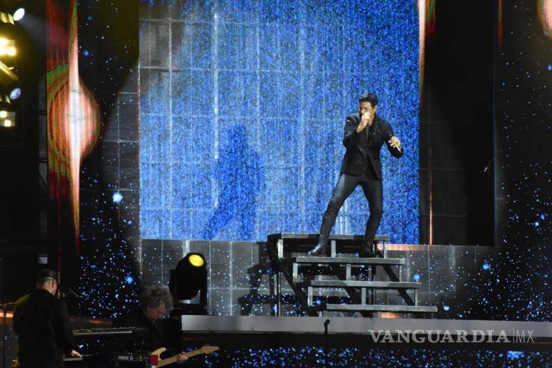 $!El ritmo latino de Chayanne llenó de ambiente el Fan Fest Monterrey