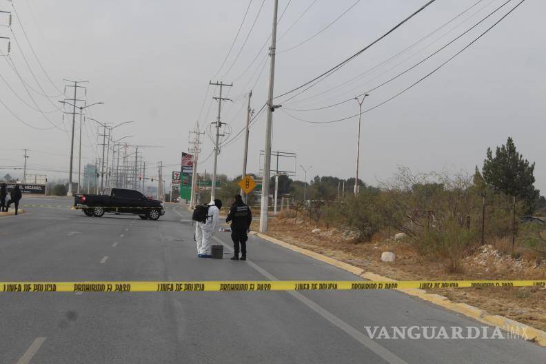 $!El punto donde ocurrió el impacto muestra huellas de frenado y salida de camino.