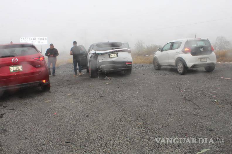 $!El tercer accidente ocurrió en el kilómetro 8 entre un vehículo Kia y una camioneta, donde afortunadamente solo se registraron daños materiales y no se reportaron personas heridas.