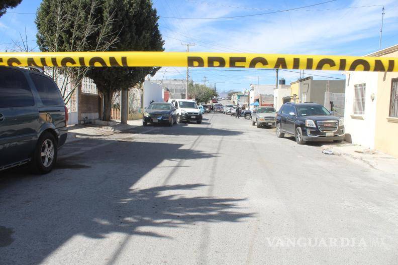 $!El acordonamiento policial se extendió por al menos tres cuadras tras el hallazgo.