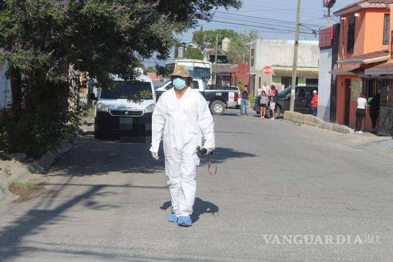 $!Autoridades resguardaron la zona del crimen en la colonia Ignacio Zaragoza mientras se recababan evidencias.