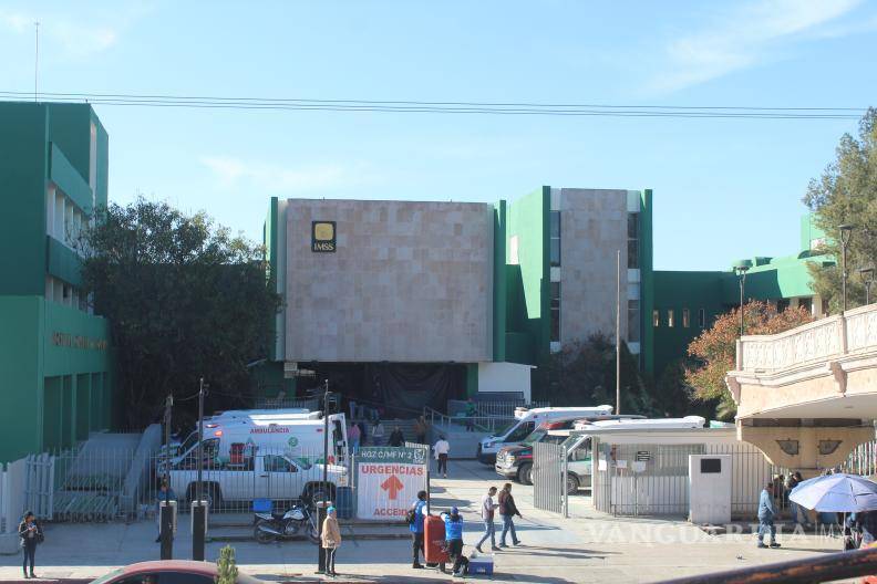 $!El adolescente de 16 años fue trasladado por su padre a la Clínica Dos del IMSS tras ser encontrado inconsciente en su domicilio.