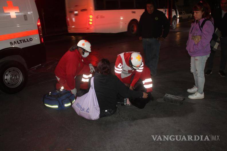 $!Las lesiones en la pierna del joven no requirieron traslado hospitalario, según los paramédicos de la Cruz Roja.