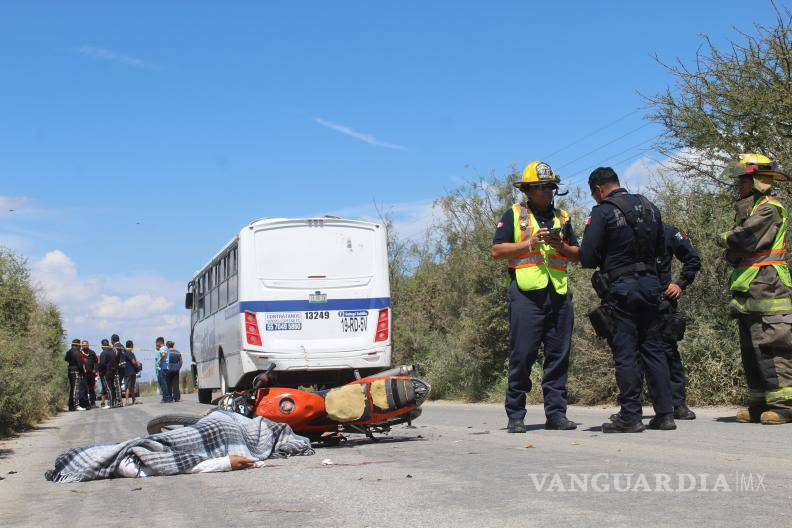 $!Elementos de Bomberos y policías estatales resguardaron el sitio para facilitar las labores de auxilio y peritaje.
