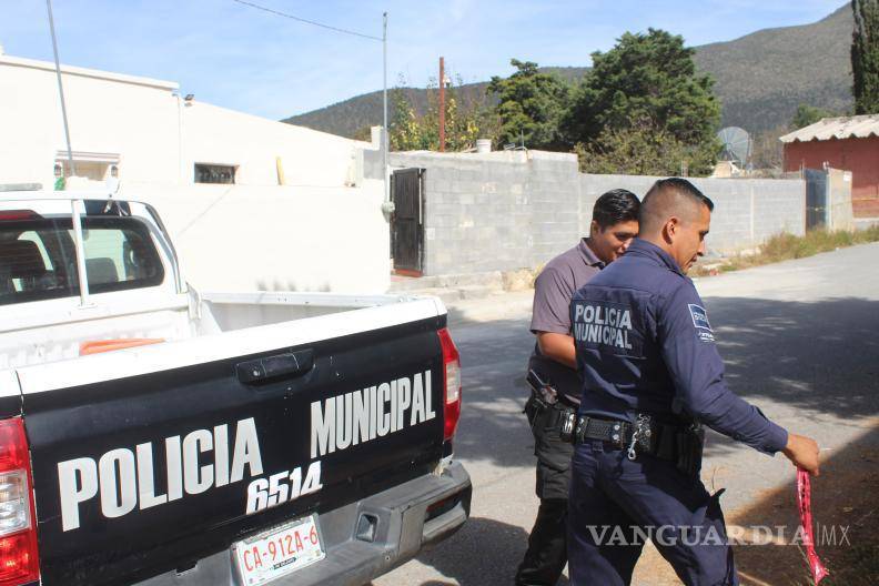 $!Por disposición de la perito, el cuerpo fue trasladado al Semefo para realizar estudios y descartar huellas de violencia.