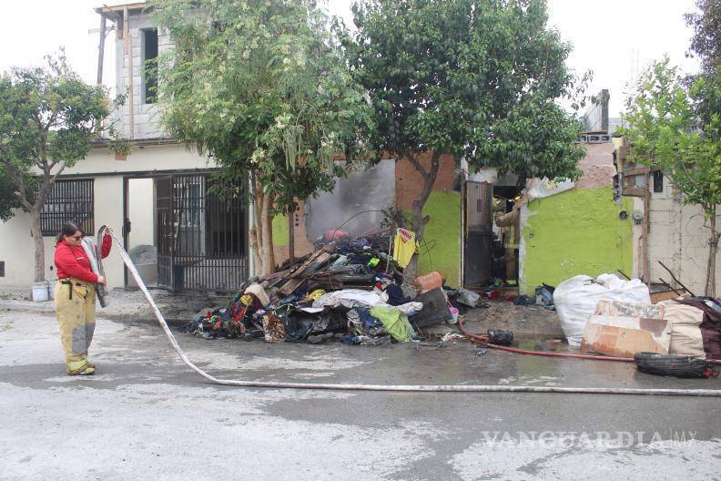 $!Dos recámaras resultaron con afectaciones estructurales, mientras personal de Protección Civil recomendó desalojar el inmueble.