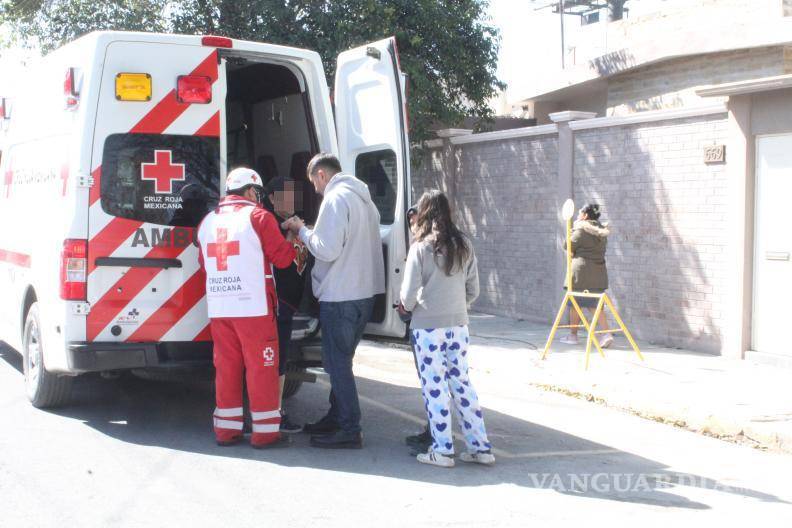 $!Una ambulancia y una camioneta de rescate urbano de la Cruz Roja acudieron al llamado de emergencia.