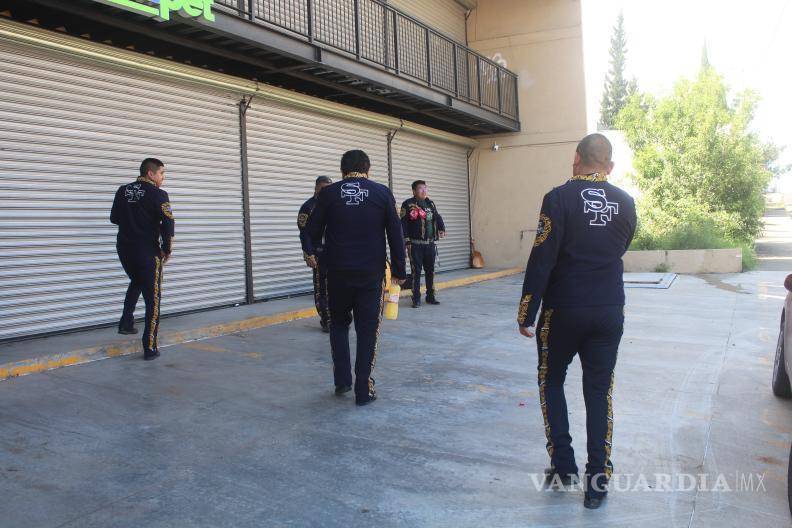 $!La presentación del Mariachi San Francisco tuvo que ser suspendida luego del accidente ocurrido la mañana de este domingo.