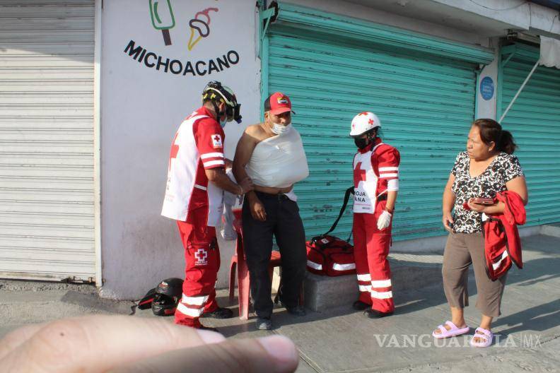 $!En guardia de seguridad venía en su motocicleta marca kurazai de sur a norte por Museo del Desierto.