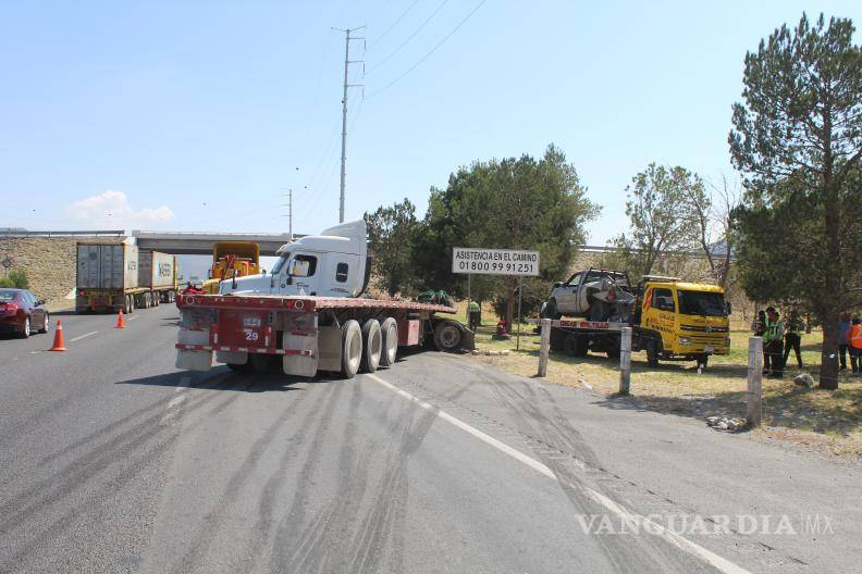 $!Personal de la Guardia Nacional acudió al kilómetro 22 para asegurar el área y realizar el peritaje del accidente.