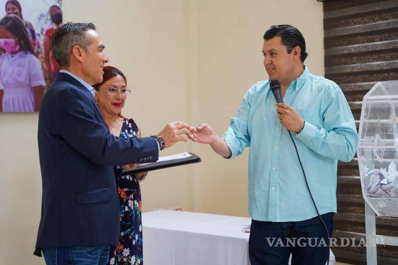 $!Tesorero Municipal de Ramos Arizpe, recordó que este año, entre los tres sorteos, se repartieron cerca de 400 mil pesos en premios.
