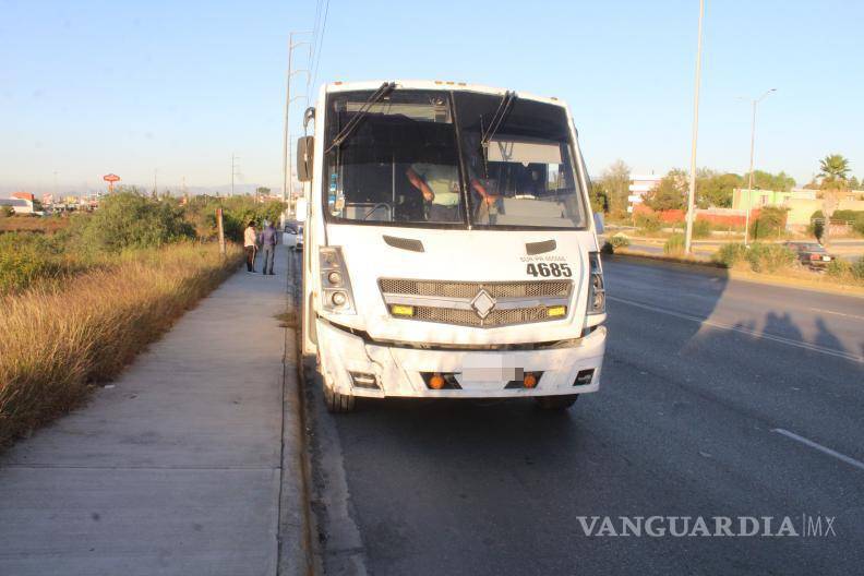 $!La cámara de seguridad del autobús captó el momento exacto del choque.