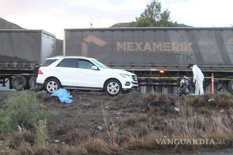 Muere motociclista tras ser embestido por camioneta en la carretera 57