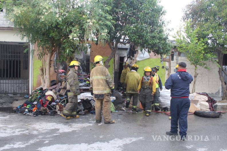 $!Dos recámaras resultaron con afectaciones estructurales, mientras personal de Protección Civil recomendó desalojar el inmueble.