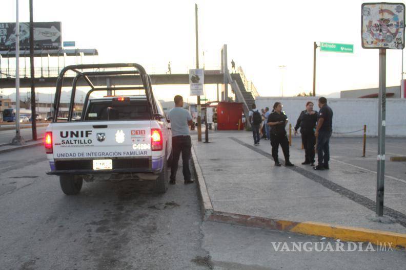 $!Puente peatonal del bulevar Luis Echeverría, sitio donde ocurrió el rescate.