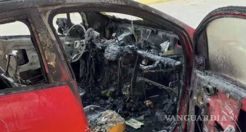 $!La propietaria del automóvil indicó que desconoce cómo se originó el fuego, aunque no descartó que el incendio pudiera haber sido provocado de manera intencional.