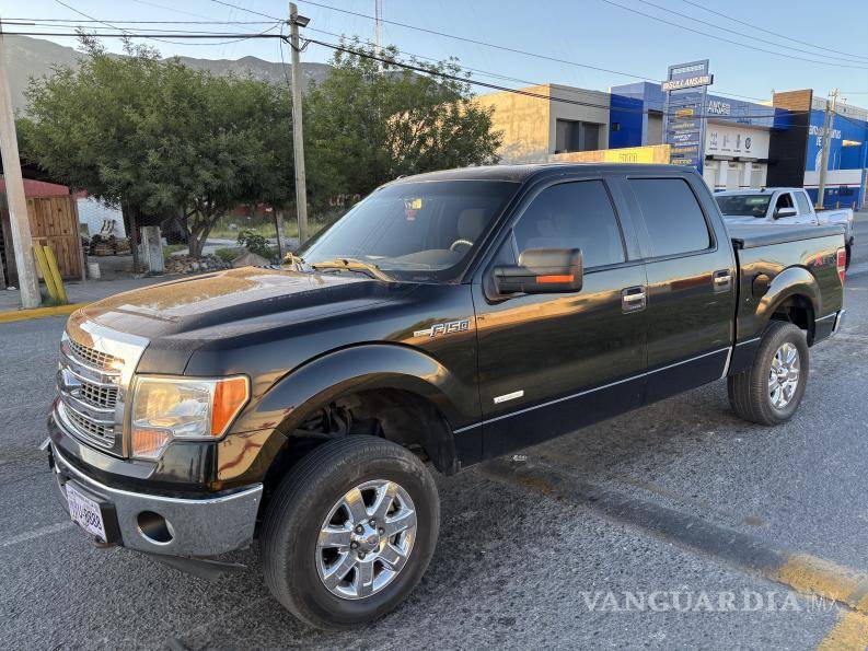 $!La Ford F-150 fue asegurada por las autoridades después del accidente y posteriormente trasladada a un corralón.
