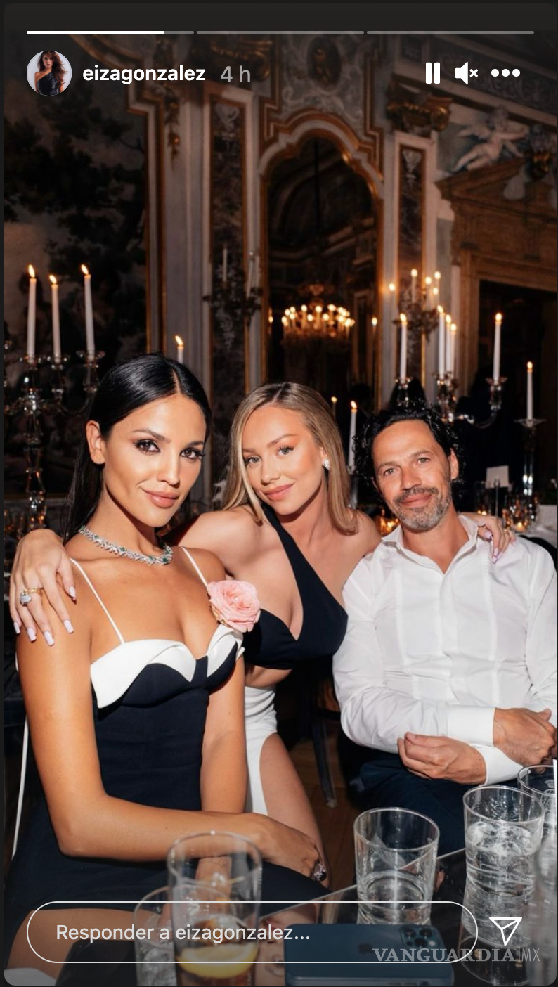 $!La actriz española Ester Expósito también fue invitada, y sorprendió con un vestido blanco y negro acompañado de su hermoso cabello rubio suelto.