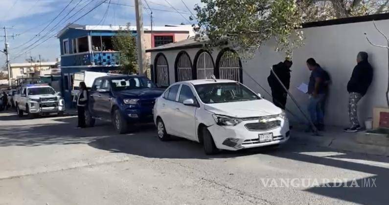 $!El vehículo Chevrolet Aveo involucrado presentó daños visibles tras el impacto .