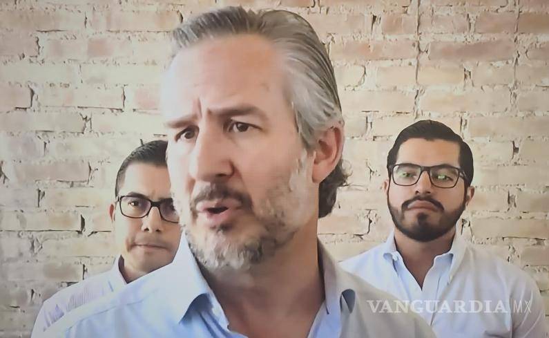 $!El secretario de Educación, Emmanuel Garza, dio su apoyo a los deudos del niño.