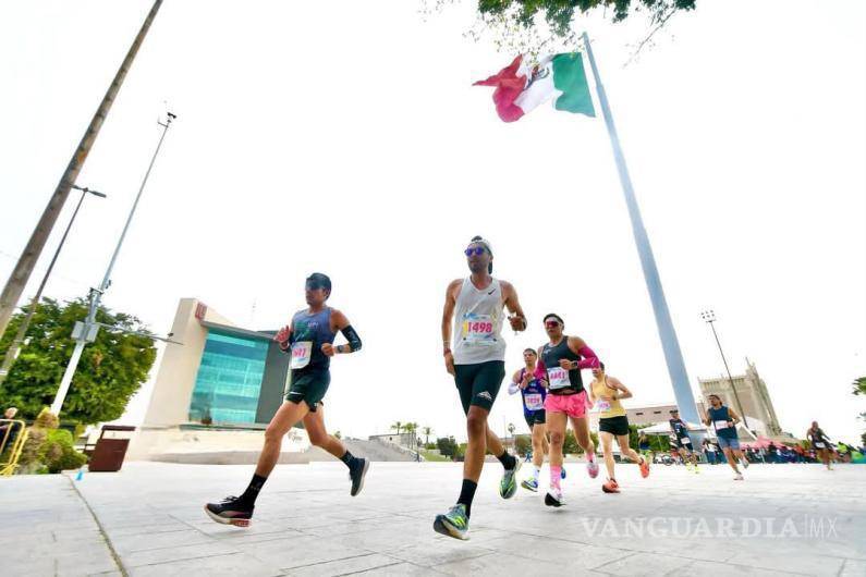 $!Fanny Oropeza se llevó el primer lugar en la rama femenil, destacando la ruta plana y el cálido apoyo del público lagunero como factores clave en su desempeño.