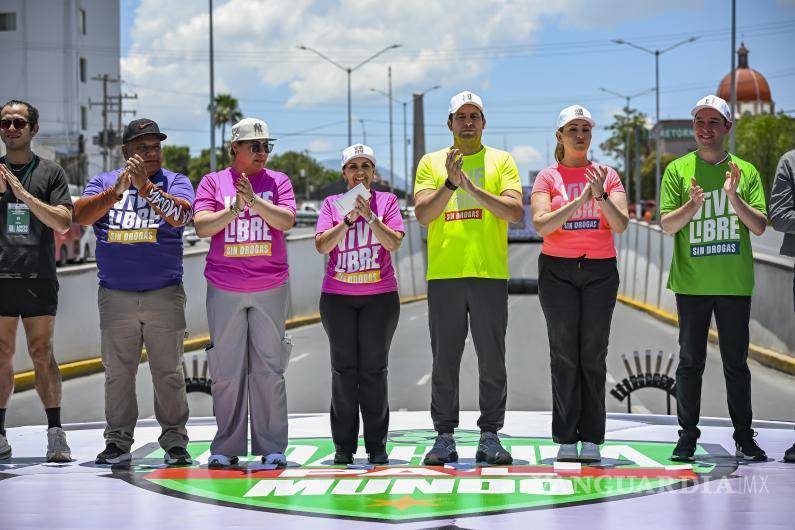 $!El alcalde Javier Díaz González y autoridades estatales reconocieron la participación ciudadana durante el cierre de la jornada.