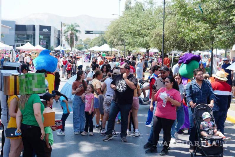 $!Enfermeras toman presión y signos vitales como parte de los servicios preventivos gratuitos.