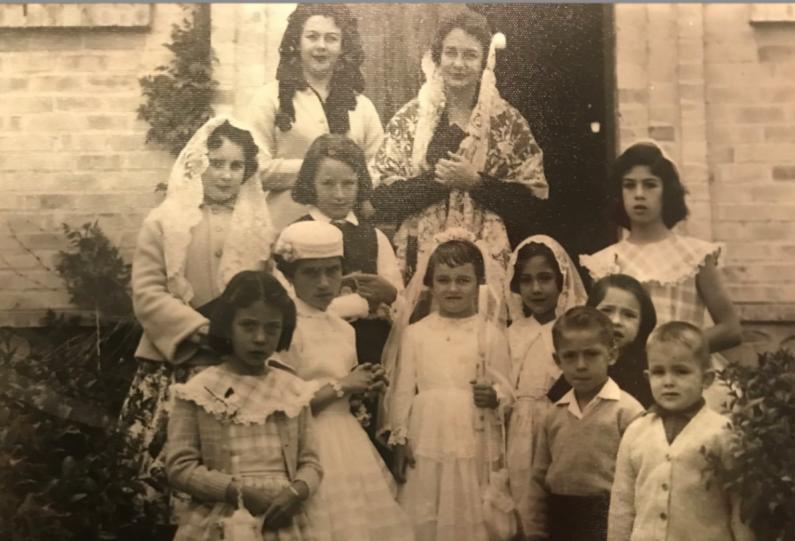 $!Antiguas ceremonias religiosas en la capilla, uniendo a generaciones de familias saltillenses en fe y comunidad.