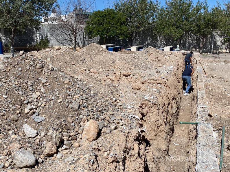 $!La escuela se encuentra en condiciones inseguras, puesto que el piso tiene zanjas y pueden ser peligrosos para los niños y niñas.