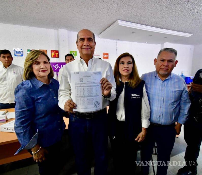 $!Mario Dávila quiere gobernar de nuevo Monclova, y ya aceptaron su registro.