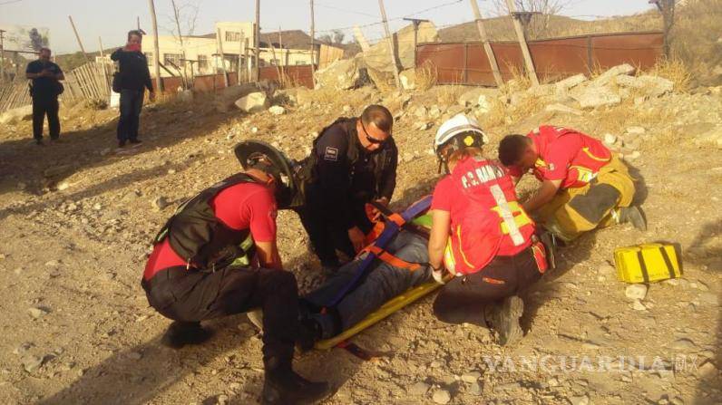 $!Versiones de uno de los heridos menciona que el conductor perdió el control en una curva al sentido norte.
