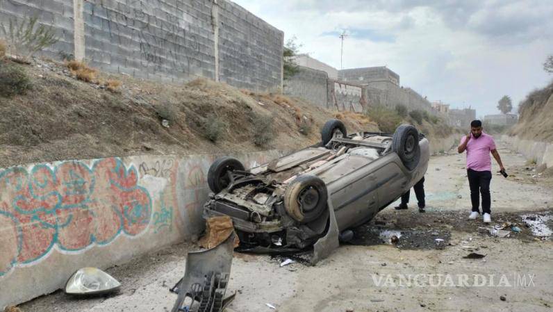 $!Joven de 20 años escapa ileso tras volcar su vehículo en Ramos Arizpe