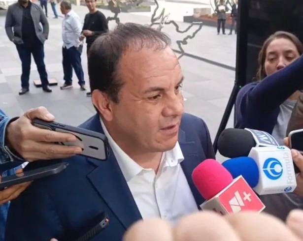 Cuauhtémoc Blanco, exgobernador de Morelos, es cuestionado sobre la detención de su esposa en Estados Unidos.