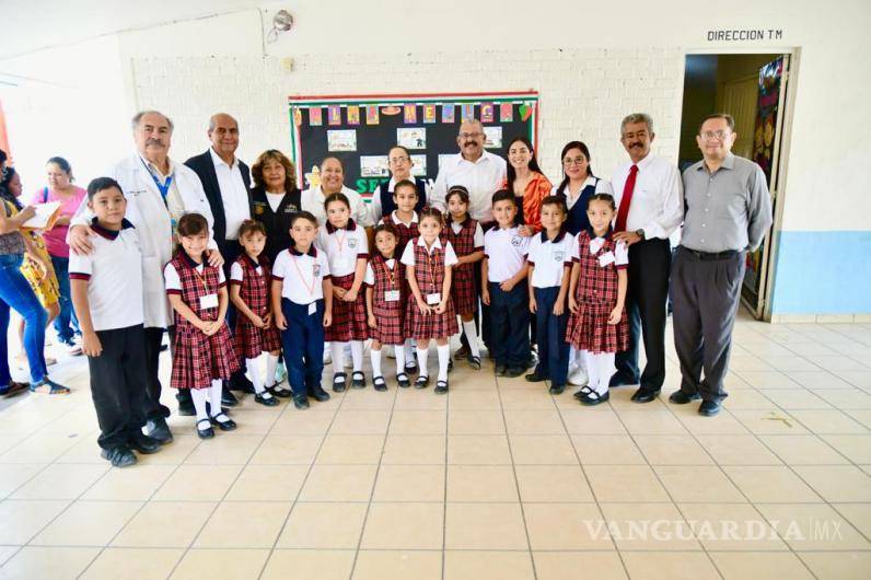 $!El inicio del nuevo ciclo escolar en Monclova también trae consigo la implementación de una brigada de vacunación contra el Covid-19, enfocándose en la protección de los estudiantes a través de la administración de la vacuna Pfizer.