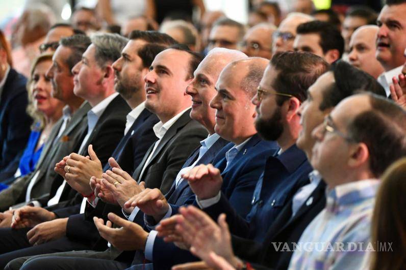 $!El gobernador felicitó a la comunidad educativa del Tec por su medio siglo de historia en la región.