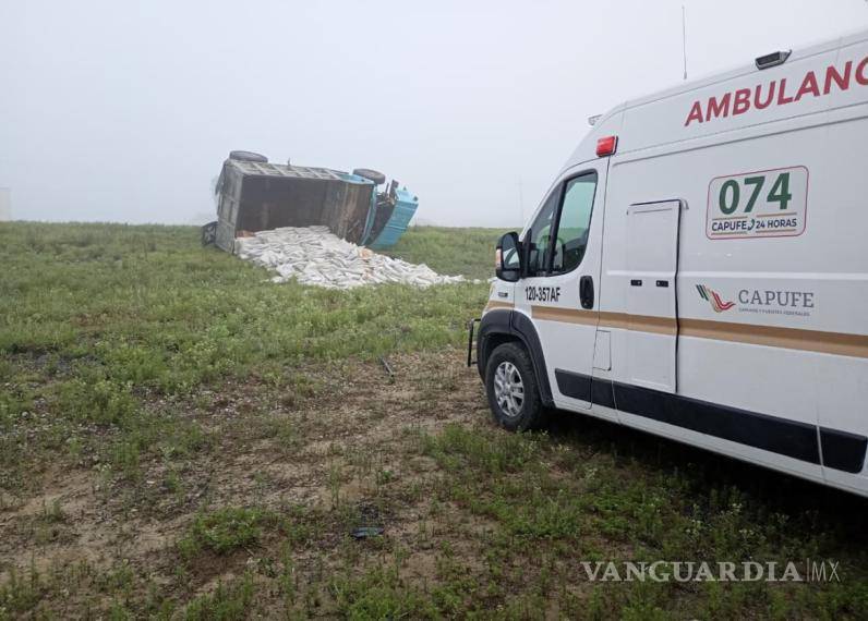 $!Elementos de la Guardia Nacional y personal de CAPUFE atendieron el accidente esta mañana.