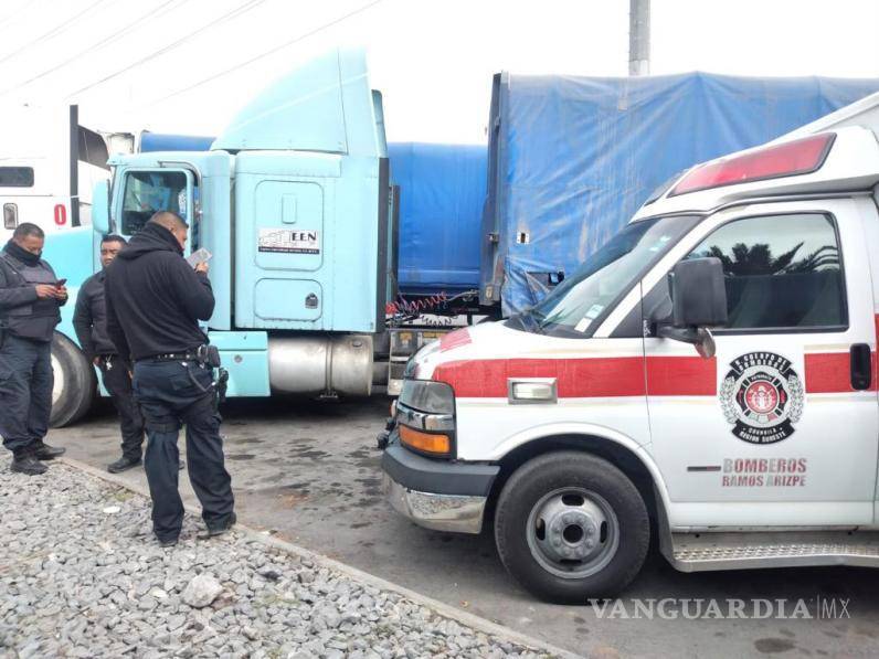 $!Los familiares que acudieron al lugar tendrán que iniciar el trámite de identidad y reclamo de cuerpo, para darle sepultura.