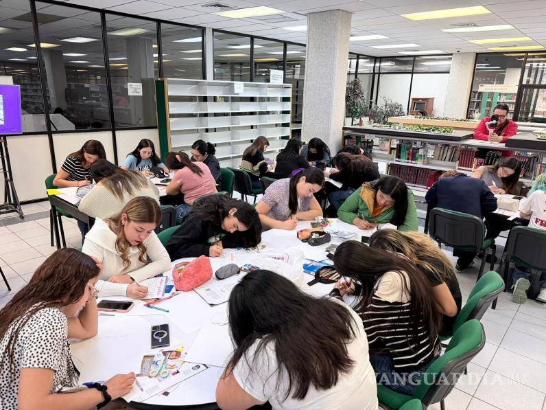 $!Alumnas de la Universidad Tecnológica de Coahuila participaron en el taller “El Futuro Empieza Hoy”, donde realizaron ejercicios de reflexión sobre sus metas personales y profesionales.
