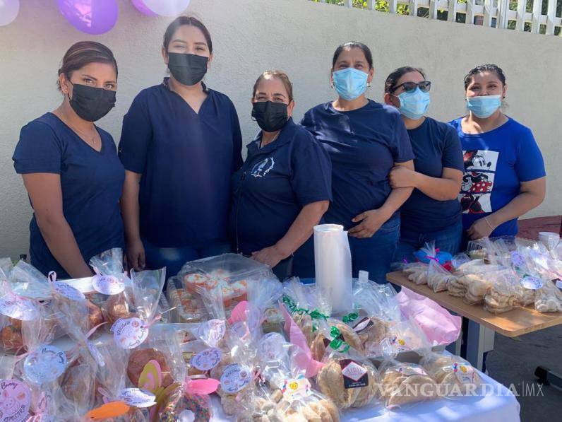 $!Mujeres del Semillero de Emprendedoras vendiendo sus productos.