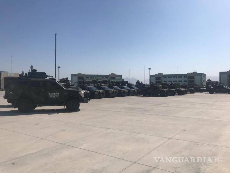$!En total son 350 militares que llegaron a Monterrey procedentes de Nuevo Laredo, Tamaulipas.
