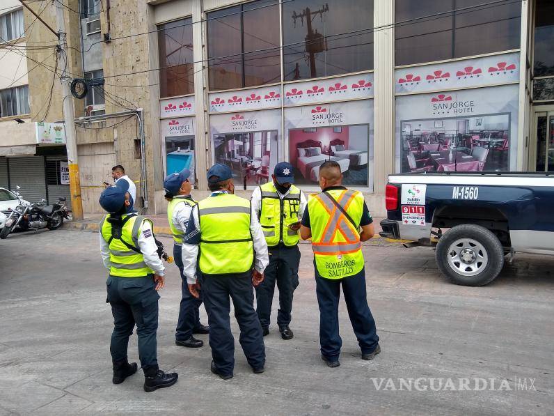 $!Rebeca comenzó a gritar y lanzar amenazas de que intentaría acabar con su vida, mientras desde la ventana de su habitación, ubicada en el quinto piso, amenazaba con lanzarse al vacío.
