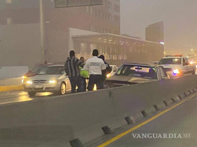 $!En el primer percance participó un vehículo marca FIAT en color gris.