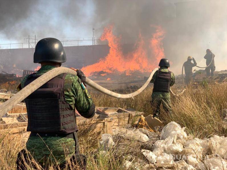 $!Se combatió el incendio gracias a la intervención de dos unidades de ataque rápido y tres pipas de servicios primarios, además de una unidad de Protección Civil.