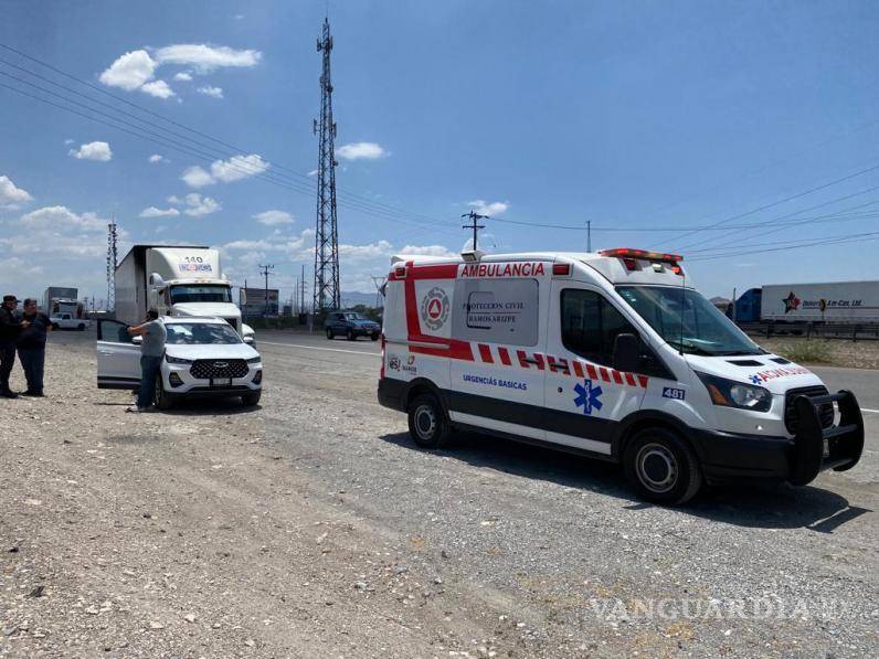 $!Una ambulancia llegó para atender a la víctima.