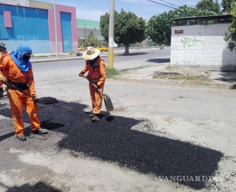 $!Mantenimiento Vial de Torreón atiende pavimento en colonias