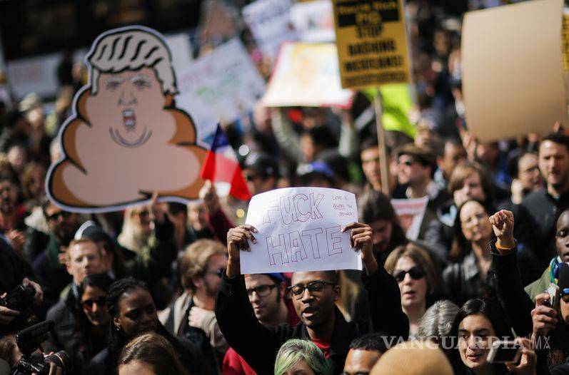 Trump se enroca en el veto migratorio pese al revés judicial y el descontento global