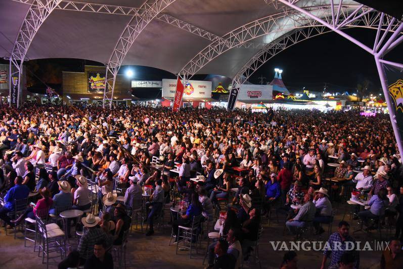 $!Un lleno total se vio la noche del viernes.