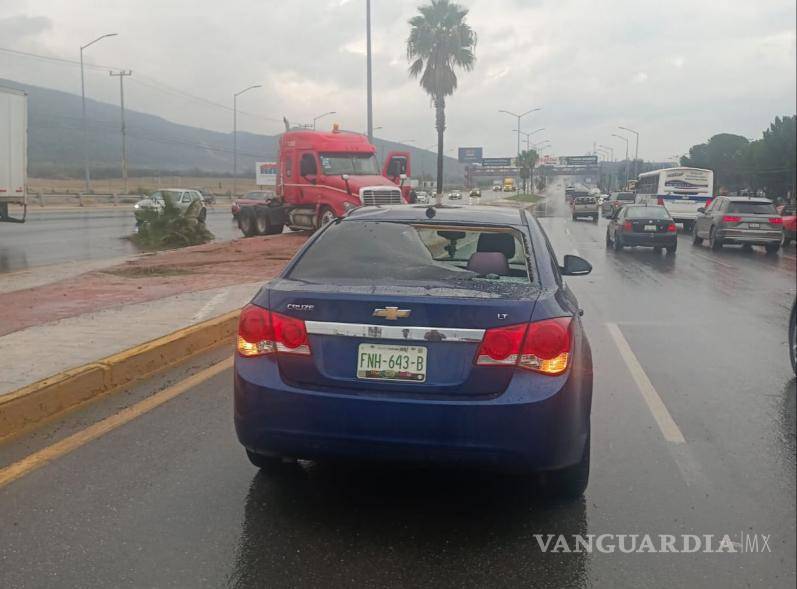$!Este auto también resultó afectado.